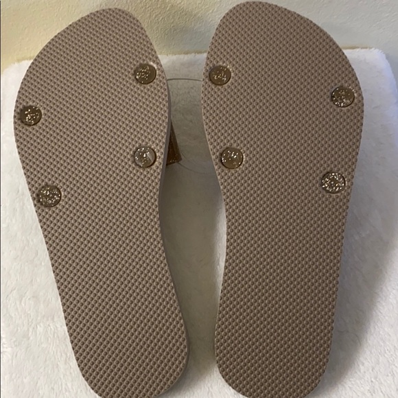 NWOT: Old Navy- Flip Flops - Picture 2 of 2